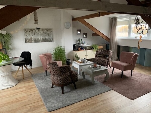 psycho-sociaaltherapeut, registertherapeut BCZ®, EMDRtherapeut, ACTtherapeut, mindfulnesstherapeut, therapeut oplossingsgerichte cognitieve therapie, leraar pedagogiek/​andragogiek en yoga in Maastricht